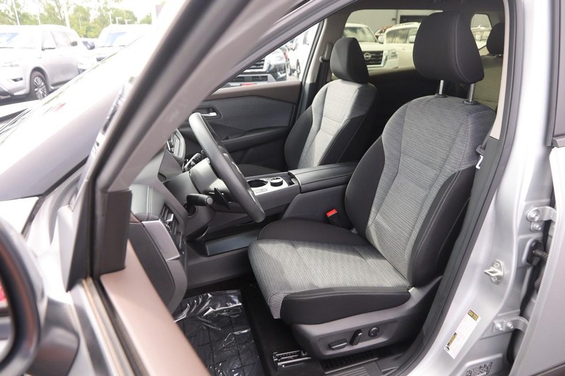 Nissan Rogue Vehicle Image 08