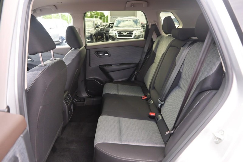 Nissan Rogue Vehicle Image 09