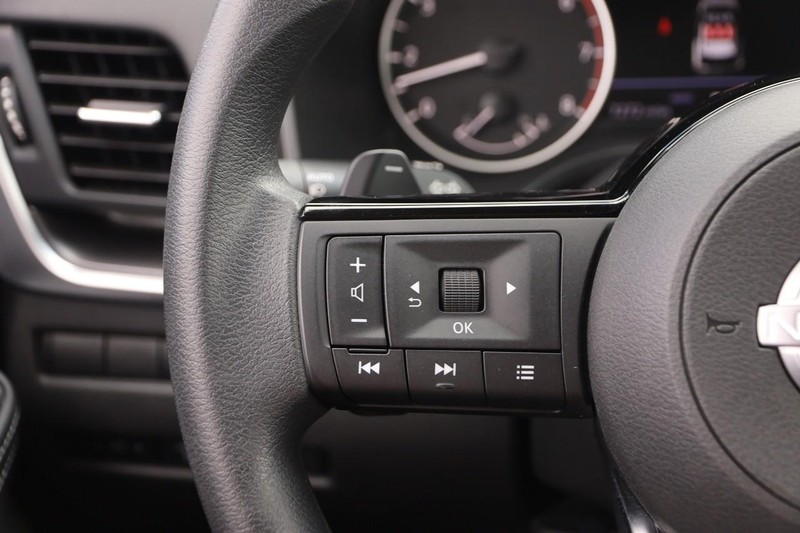 Nissan Rogue Vehicle Image 11