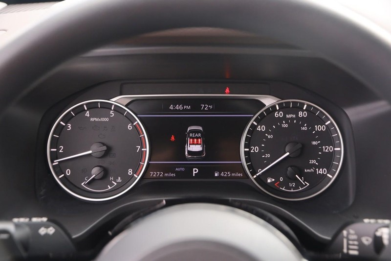 Nissan Rogue Vehicle Image 13