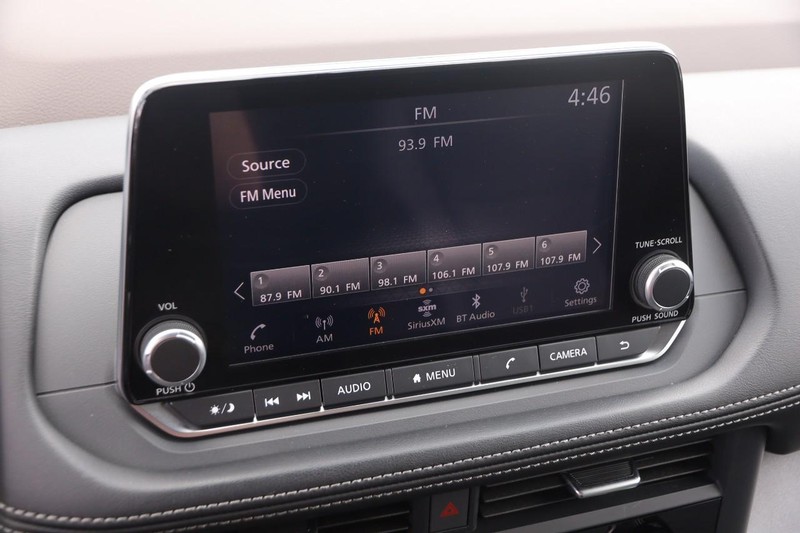 Nissan Rogue Vehicle Image 14