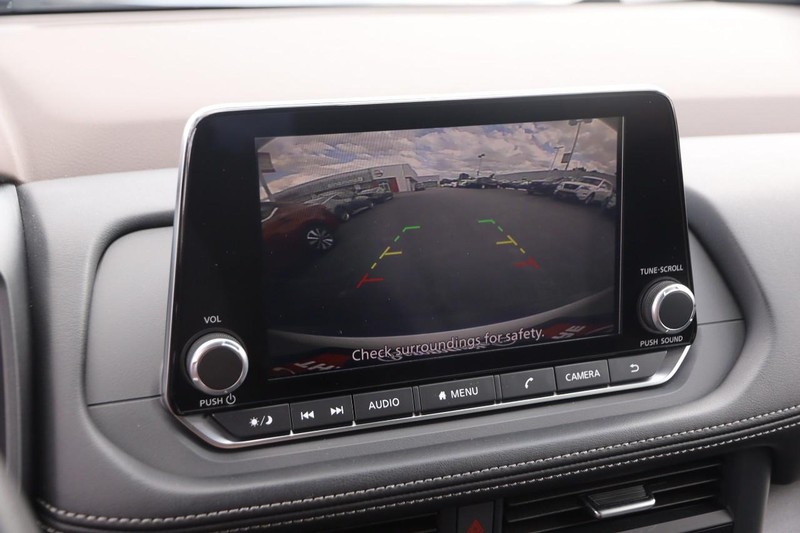 Nissan Rogue Vehicle Image 15