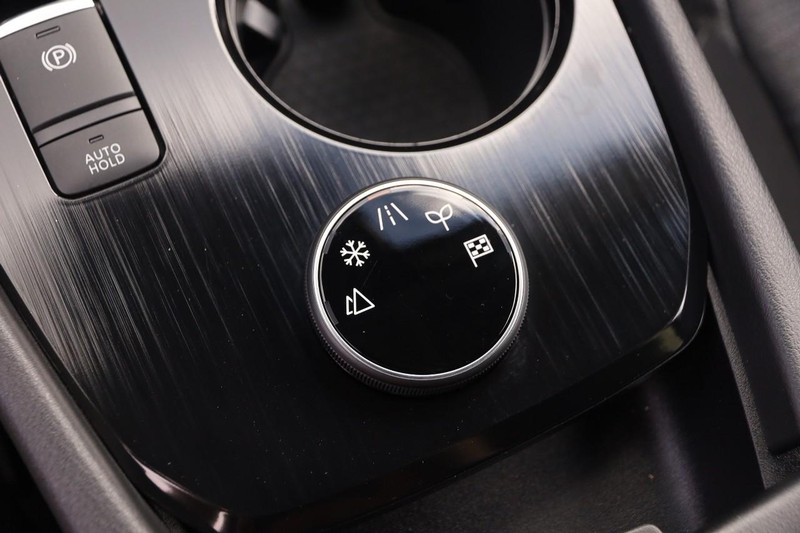 Nissan Rogue Vehicle Image 17