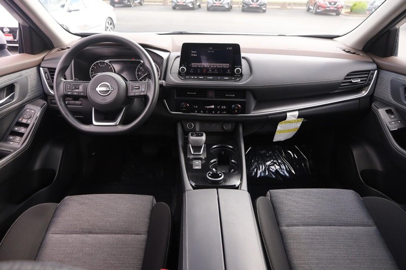 Nissan Rogue Vehicle Image 19