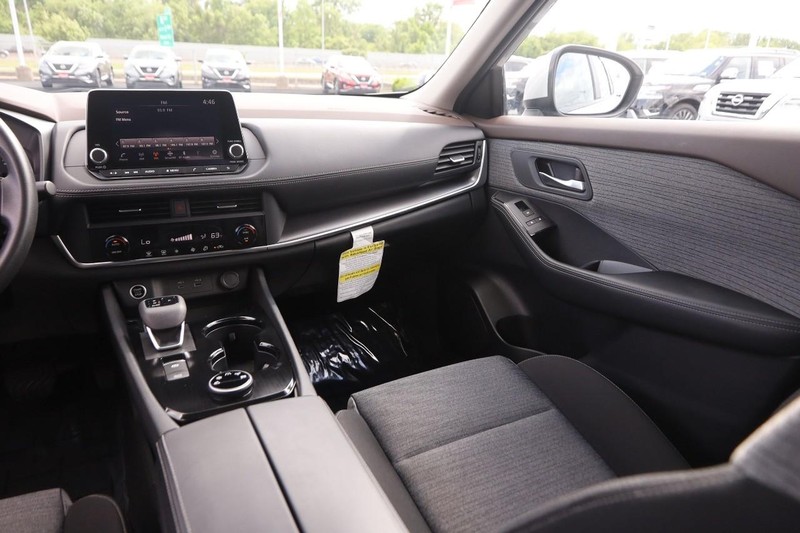 Nissan Rogue Vehicle Image 23