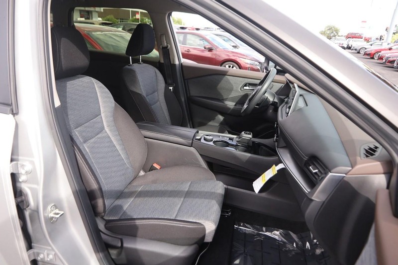 Nissan Rogue Vehicle Image 24