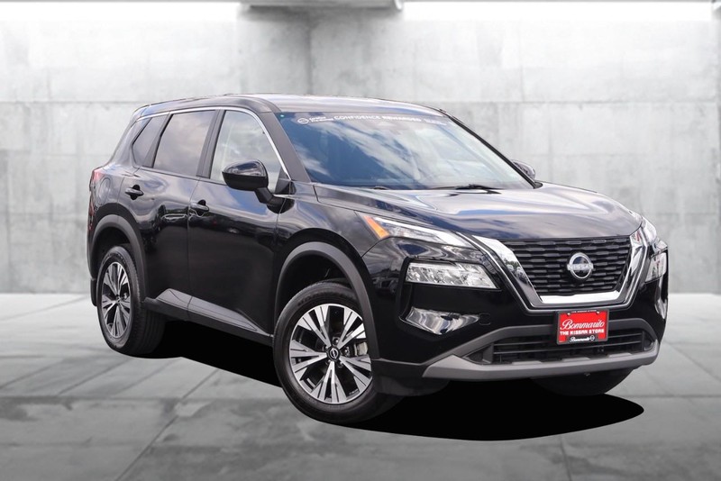 Nissan Rogue Vehicle Image 02