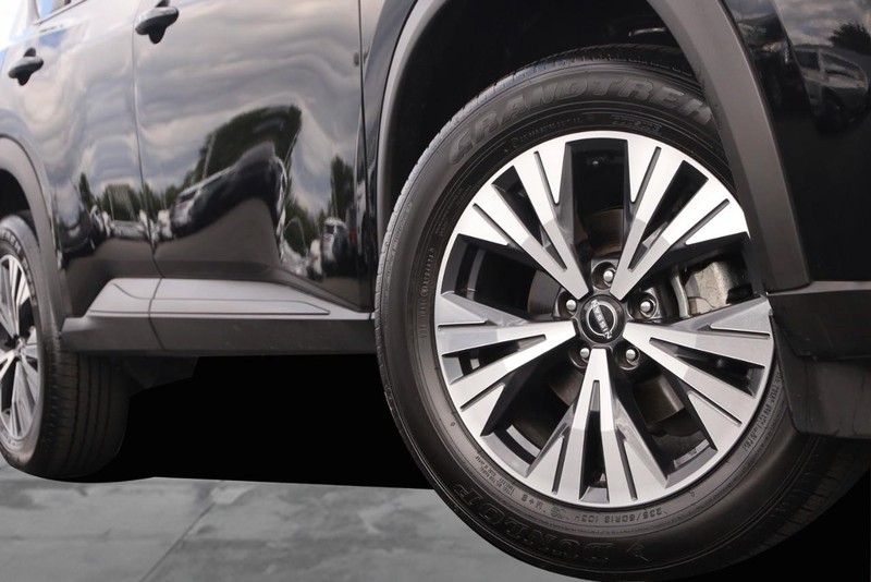 Nissan Rogue Vehicle Image 03