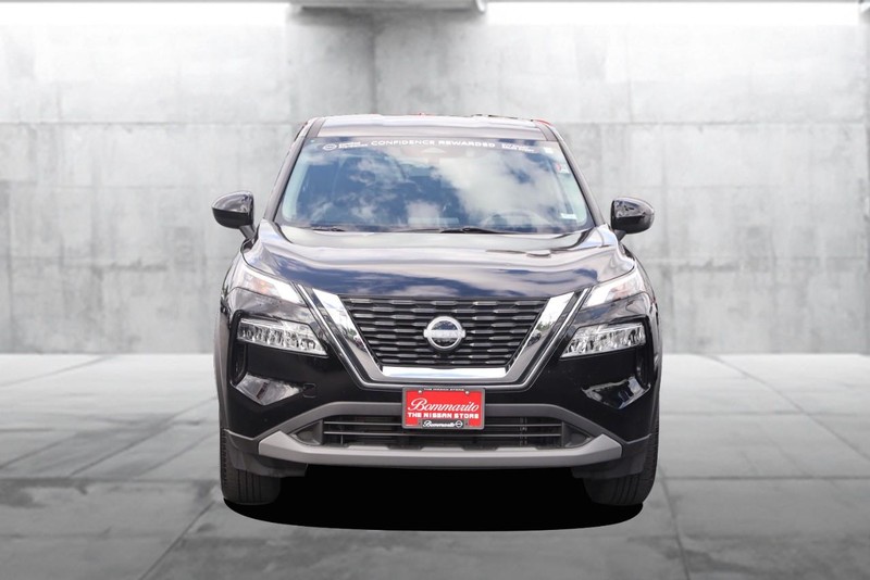 Nissan Rogue Vehicle Image 04