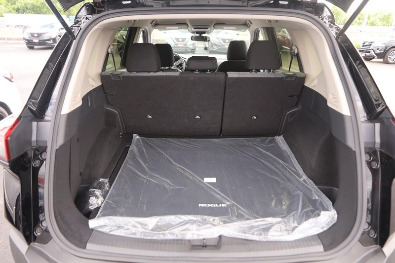 Nissan Rogue Vehicle Image 07