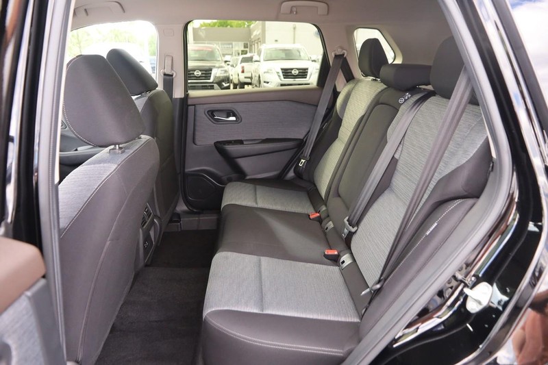 Nissan Rogue Vehicle Image 09