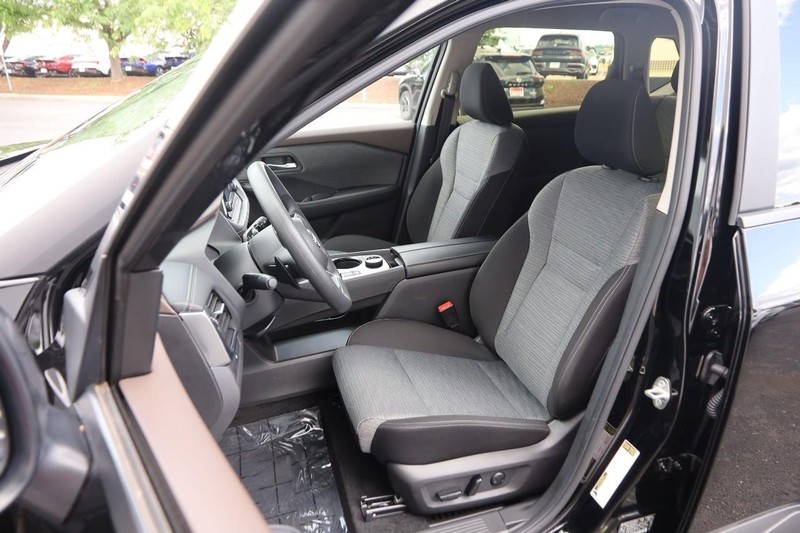 Nissan Rogue Vehicle Image 10