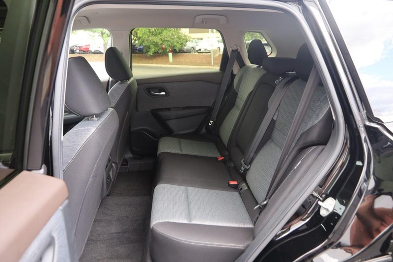 Nissan Rogue Vehicle Image 11