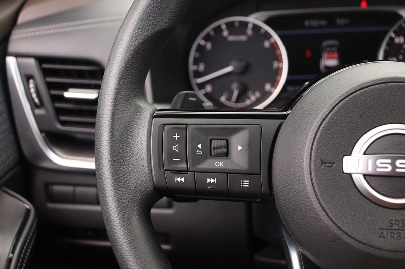 Nissan Rogue Vehicle Image 13