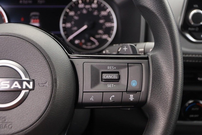Nissan Rogue Vehicle Image 14