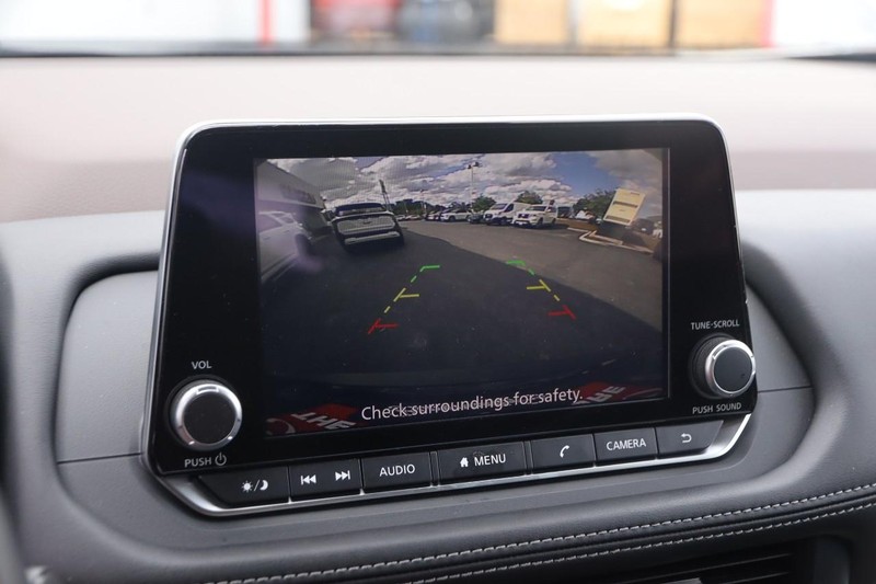 Nissan Rogue Vehicle Image 18