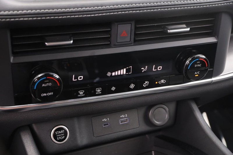 Nissan Rogue Vehicle Image 19