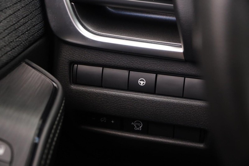 Nissan Rogue Vehicle Image 21