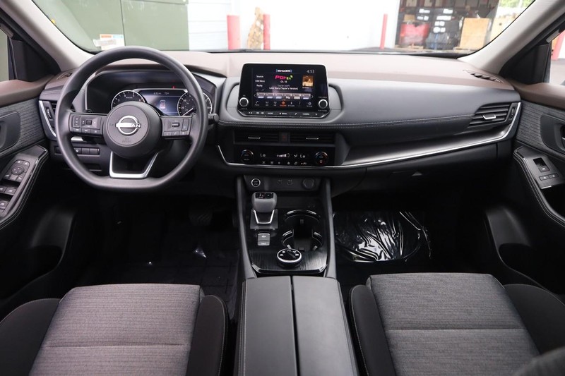 Nissan Rogue Vehicle Image 22