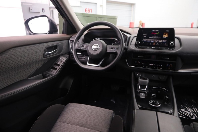 Nissan Rogue Vehicle Image 23