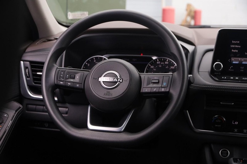 Nissan Rogue Vehicle Image 24