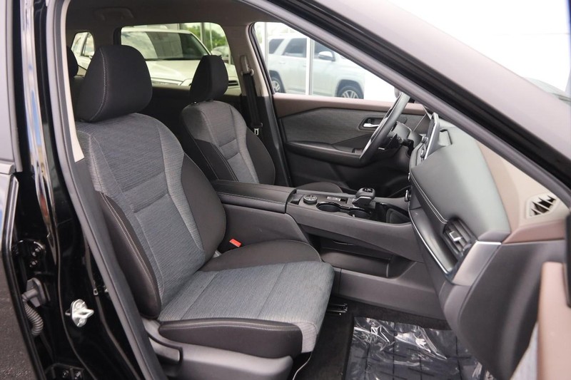 Nissan Rogue Vehicle Image 27