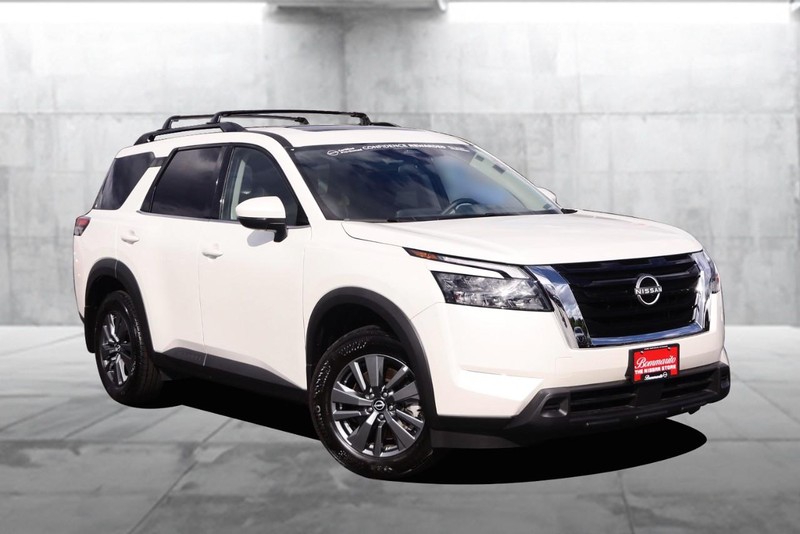 Nissan Pathfinder Vehicle Image 02