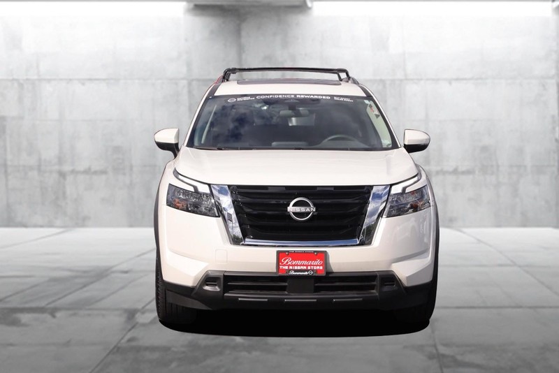 Nissan Pathfinder Vehicle Image 04