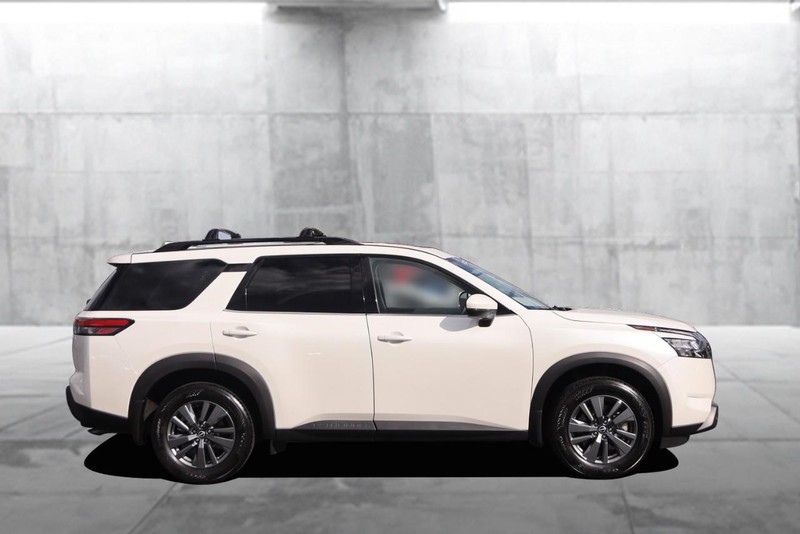 Nissan Pathfinder Vehicle Image 05