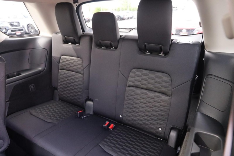 Nissan Pathfinder Vehicle Image 12