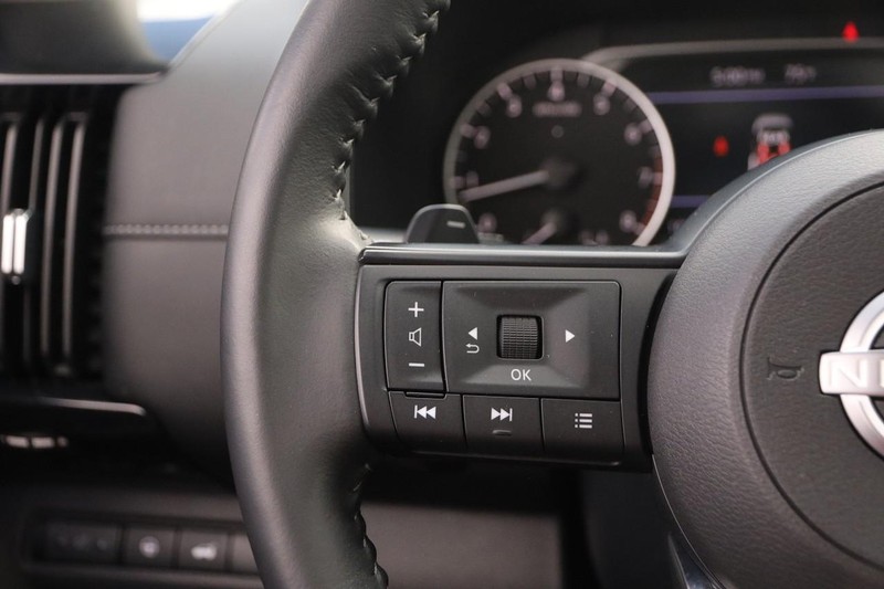 Nissan Pathfinder Vehicle Image 14