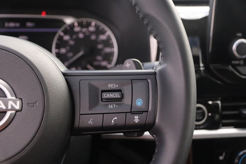 Nissan Pathfinder Vehicle Image 15