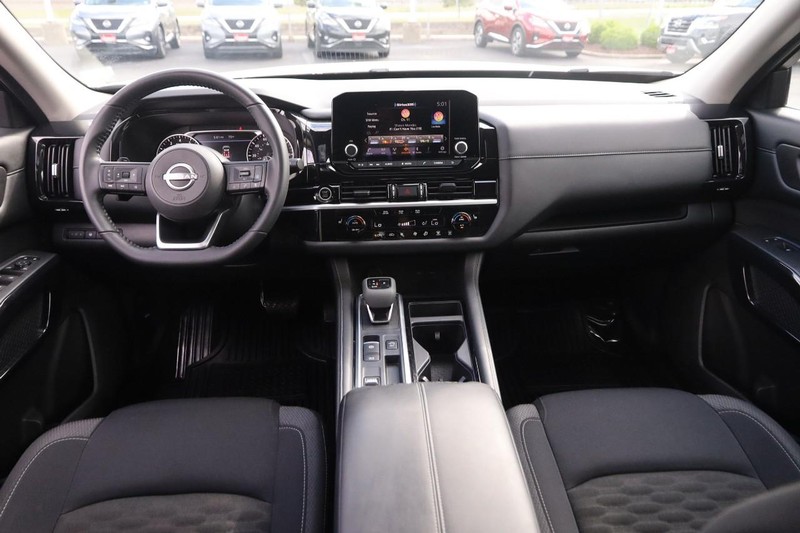 Nissan Pathfinder Vehicle Image 23