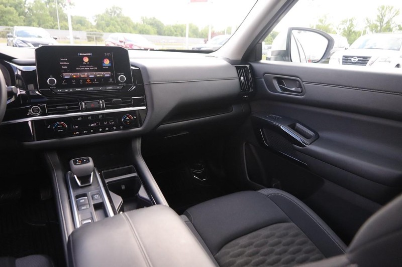 Nissan Pathfinder Vehicle Image 27