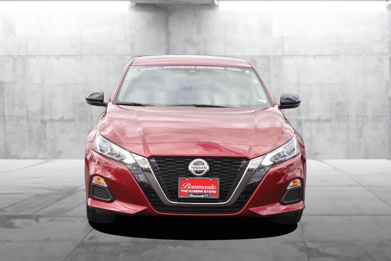 Nissan Altima Vehicle Image 04