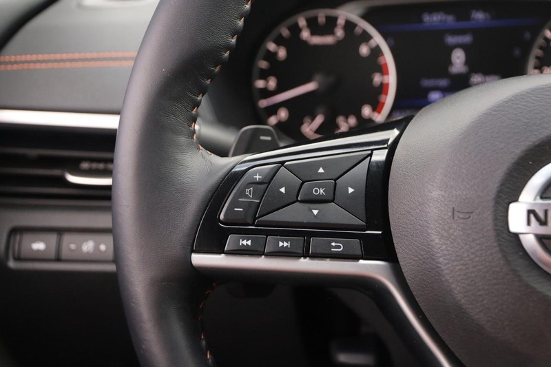 Nissan Altima Vehicle Image 12