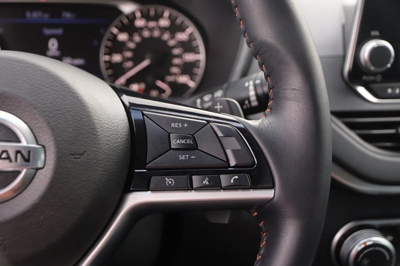 Nissan Altima Vehicle Image 13