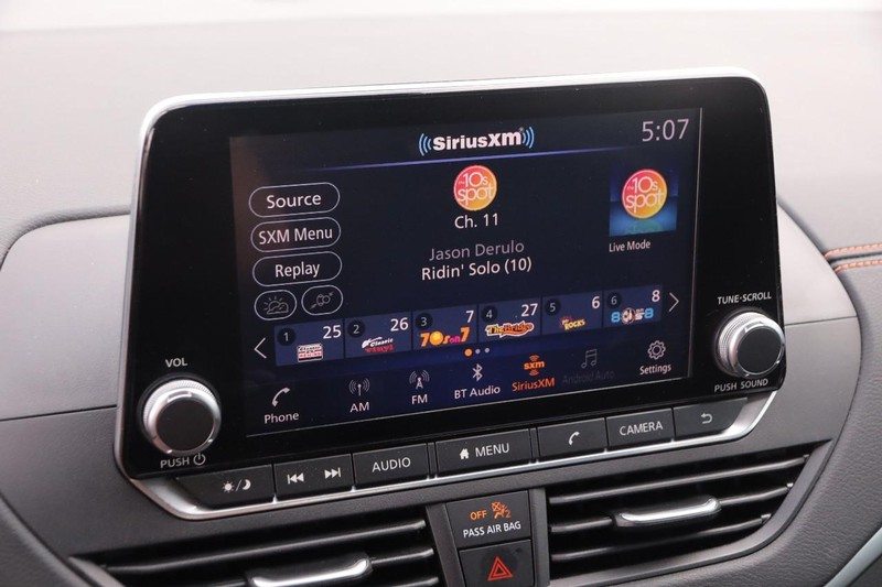 Nissan Altima Vehicle Image 16
