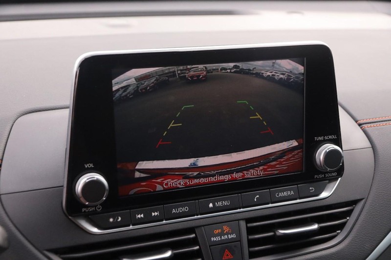 Nissan Altima Vehicle Image 17