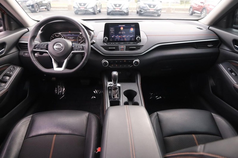 Nissan Altima Vehicle Image 20