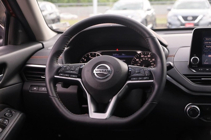Nissan Altima Vehicle Image 22