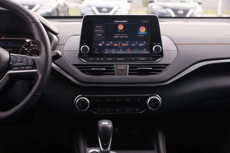 Nissan Altima Vehicle Image 23
