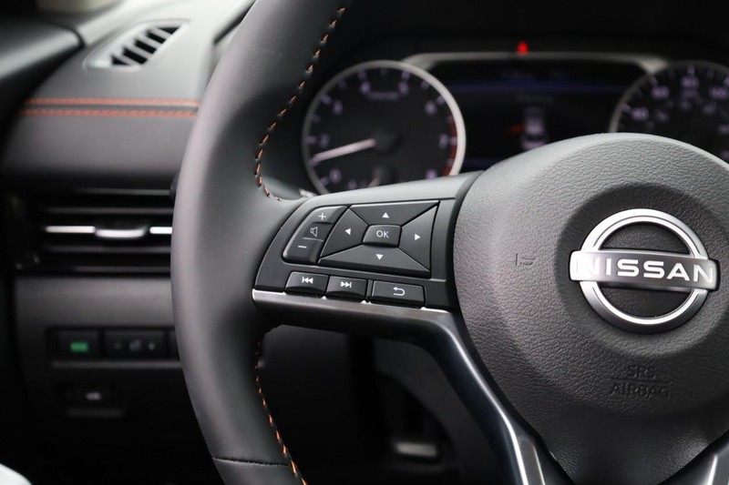 Nissan Sentra Vehicle Image 12