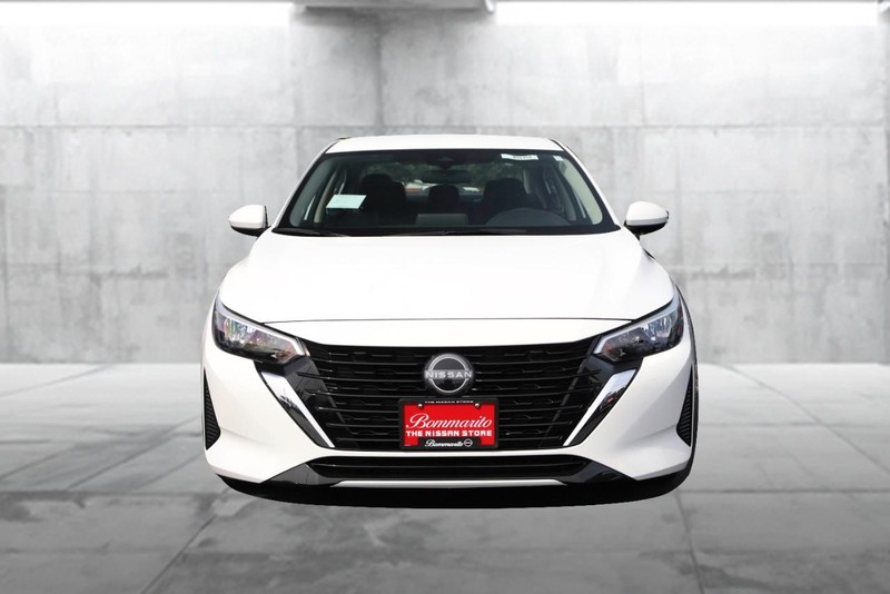 Nissan Sentra Vehicle Image 04