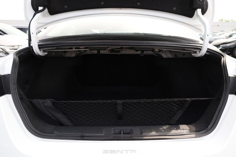 Nissan Sentra Vehicle Image 07