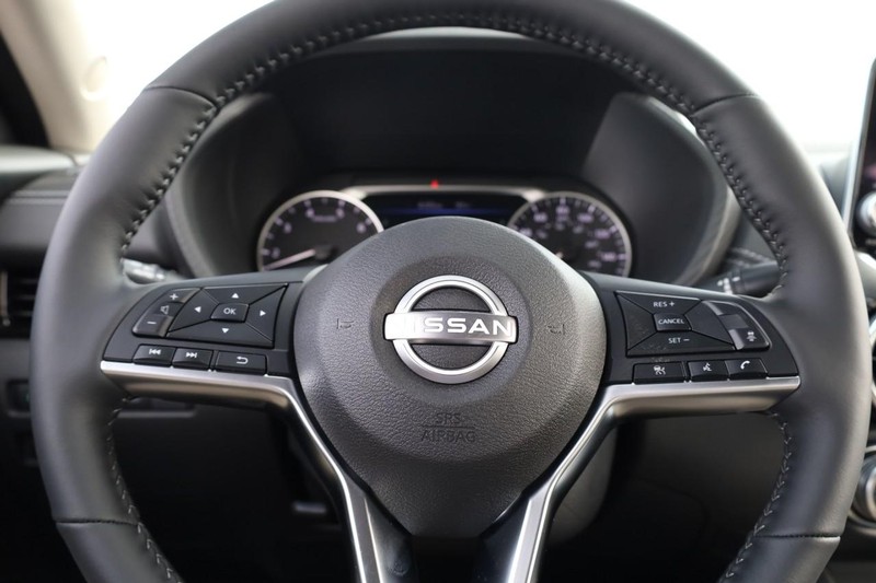 Nissan Sentra Vehicle Image 09