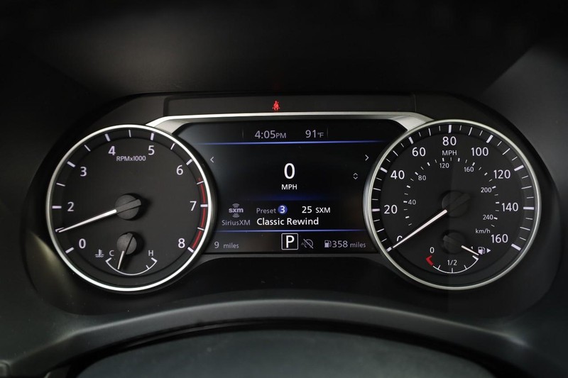 Nissan Sentra Vehicle Image 10