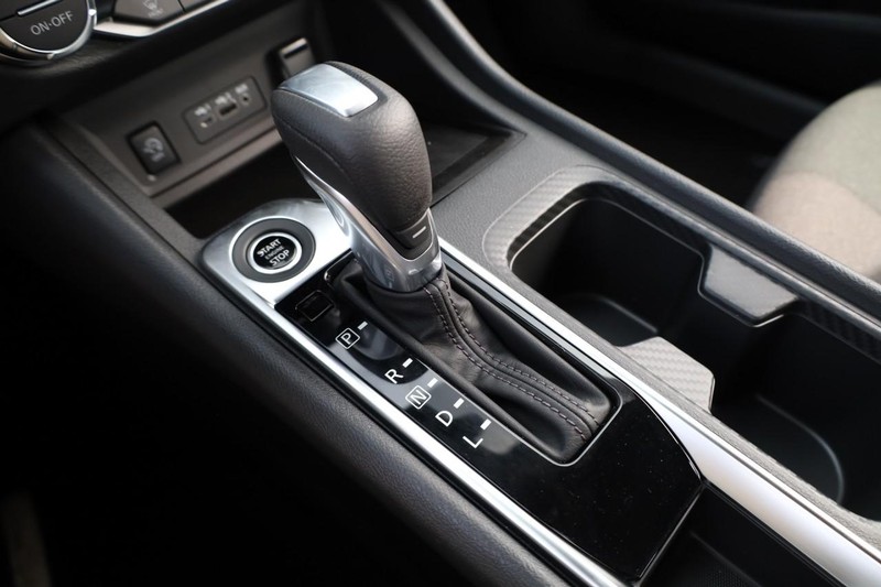 Nissan Sentra Vehicle Image 15