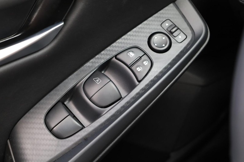 Nissan Sentra Vehicle Image 17