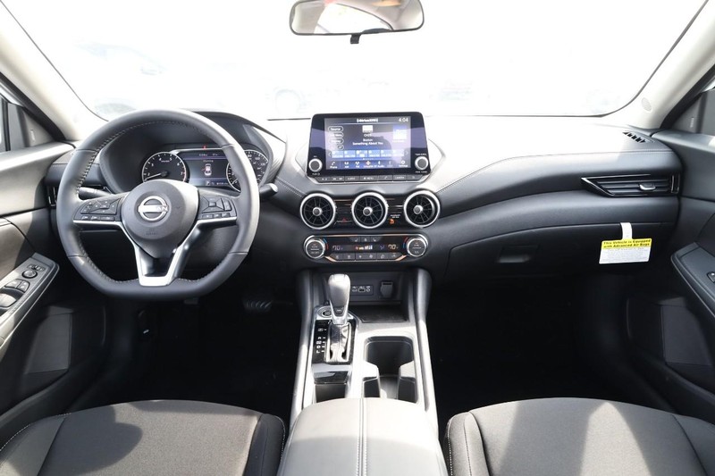 Nissan Sentra Vehicle Image 21